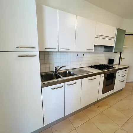 Damiano Chiesa Terrazzato -flexrent Immobiliare Abissinia Apartman Riccione